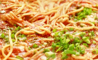 O restaurante Caçarola Cozinha Regional serve aos domingos a tradicional macarronada italiana